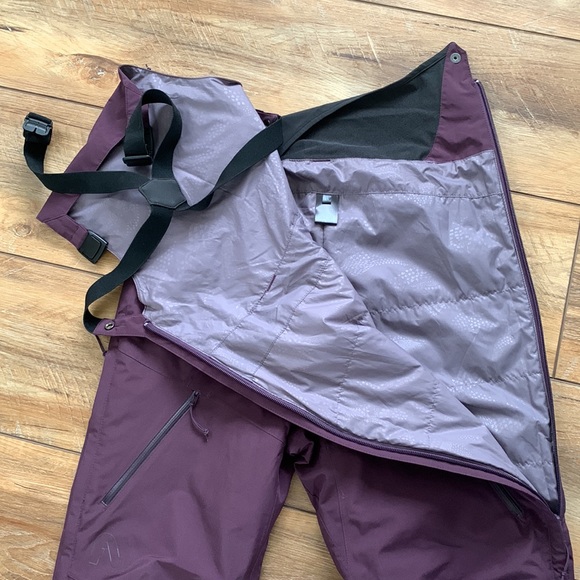 Flylow Women’s Snow Bibs. - Picture 4 of 7